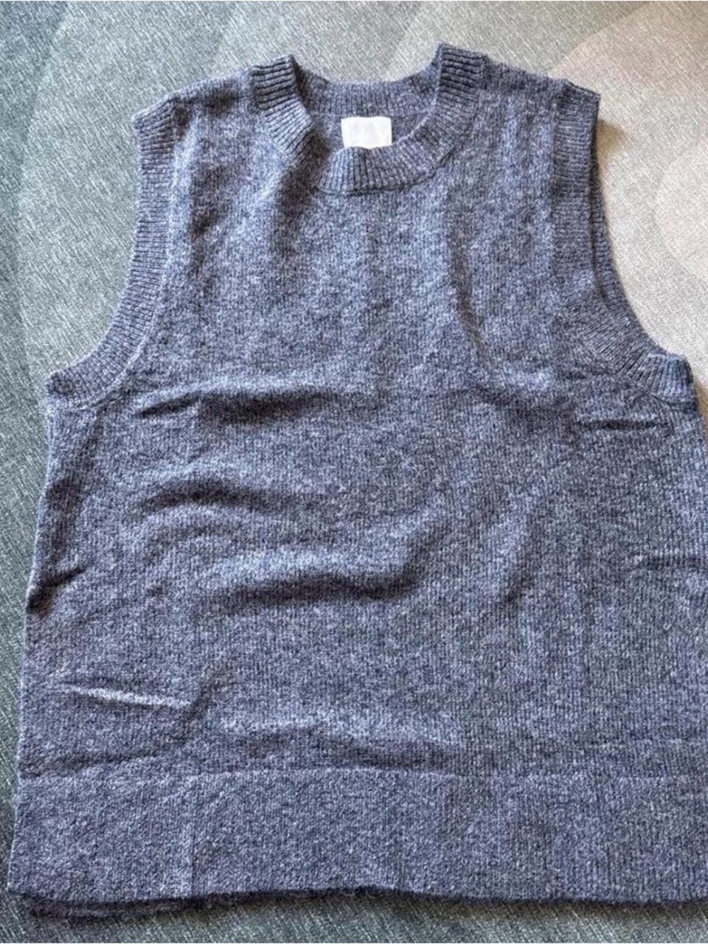 H&M Men's Crewneck Sweater Vest in Heather Gray